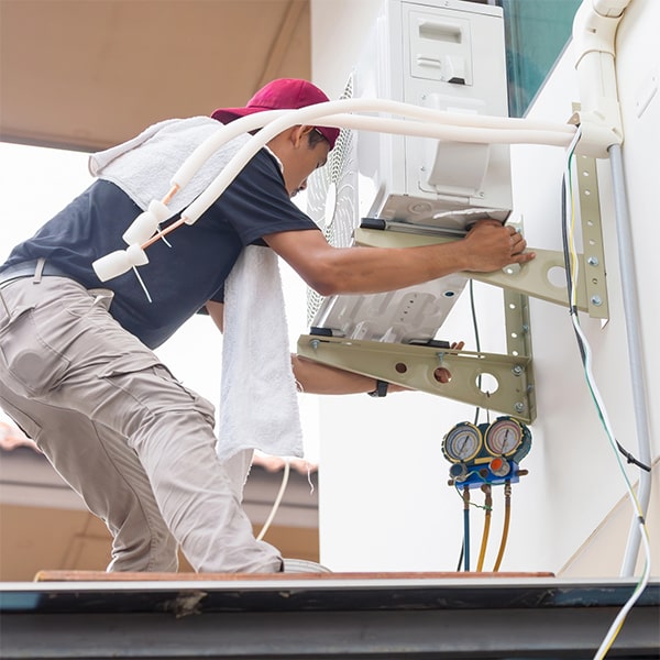 la instalación de aire acondicionado puede tomar aproximadamente de 4 a 8 horas, dependiendo del tamaño y la complejidad del sistema